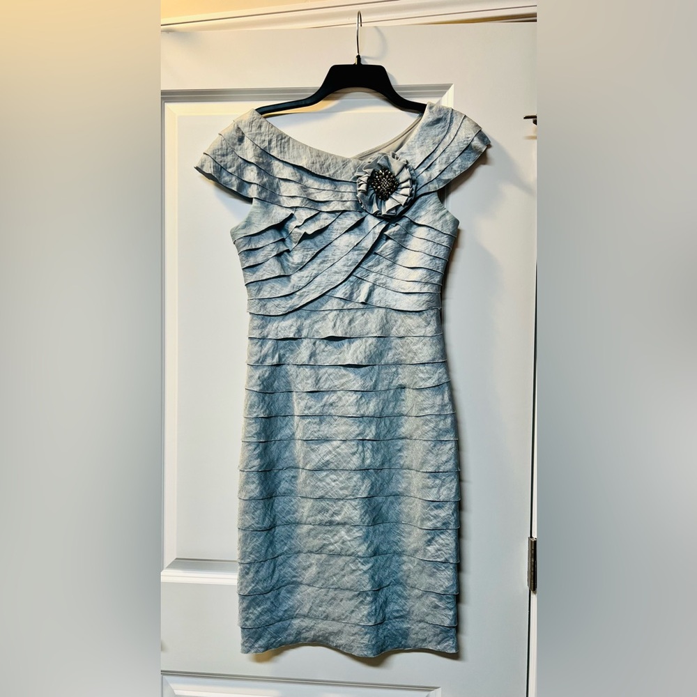 London Times Light Gray/Silver Elegant Layered Dress